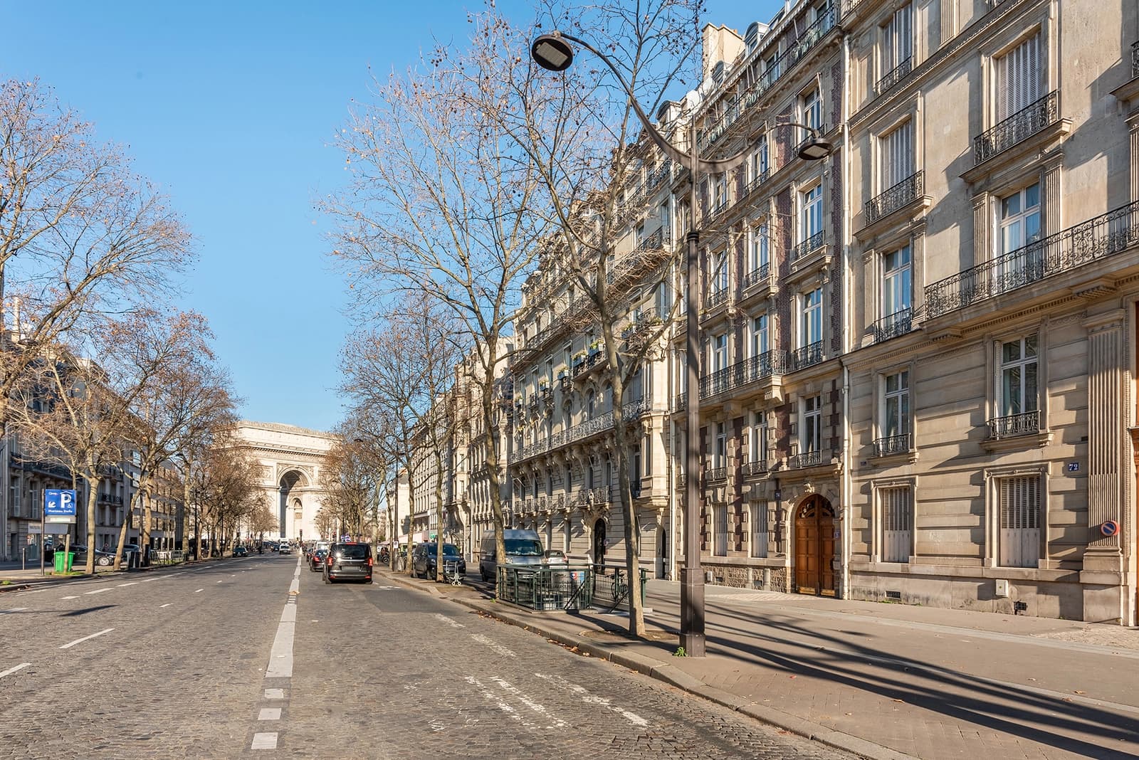 Espace Appartement Haussmannien Épuré Blanc au pied de l'arc de triomphe - 4
