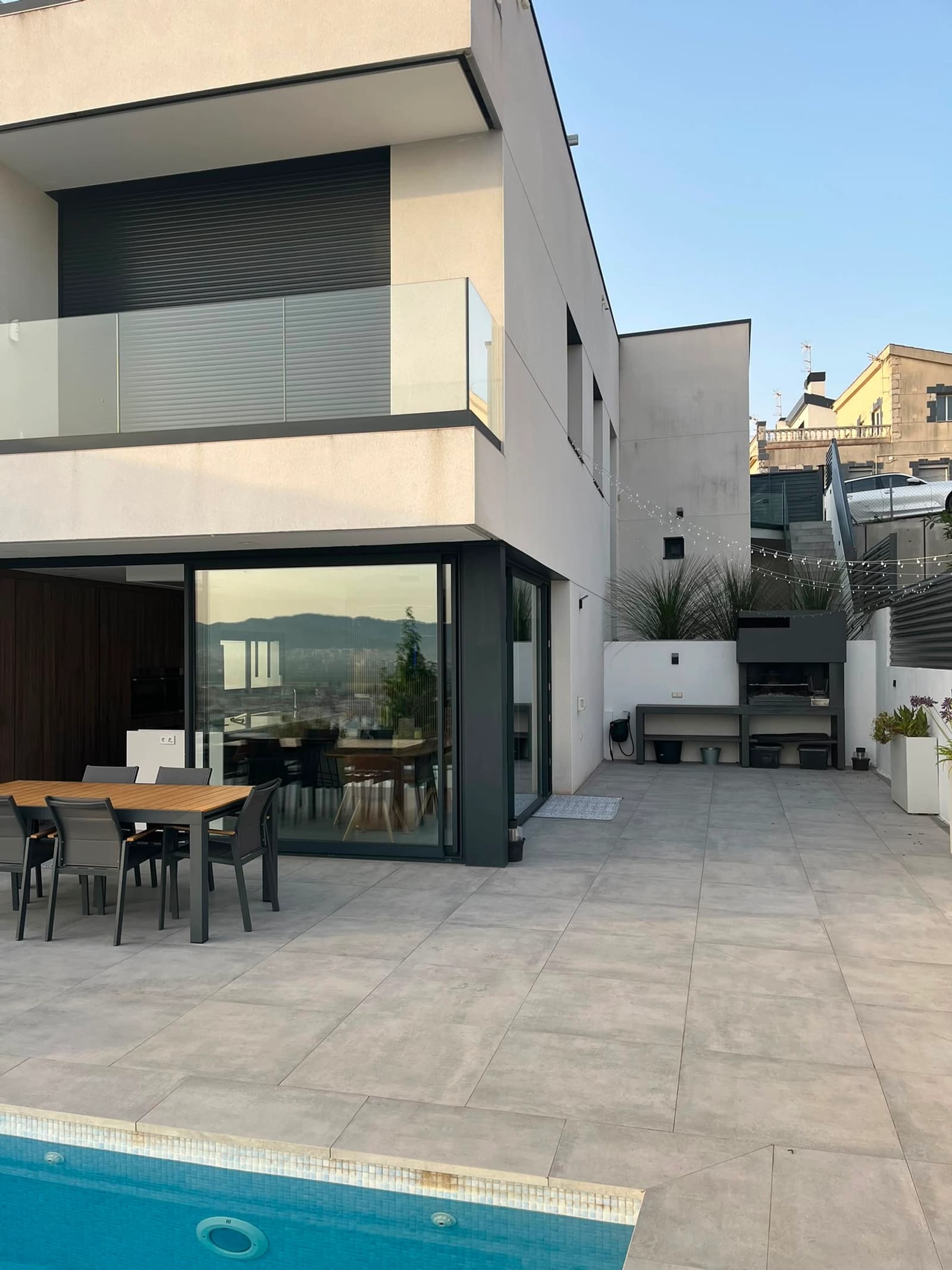Space House with a Pool and Spectacular Views - 2
