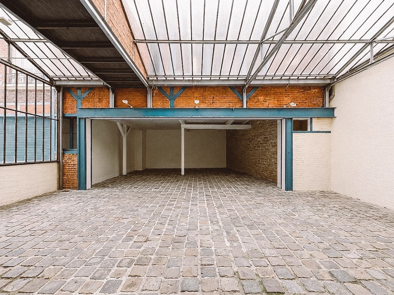 Space Stunning glass roof in an industrial building, Eiffel-style architecture - 1