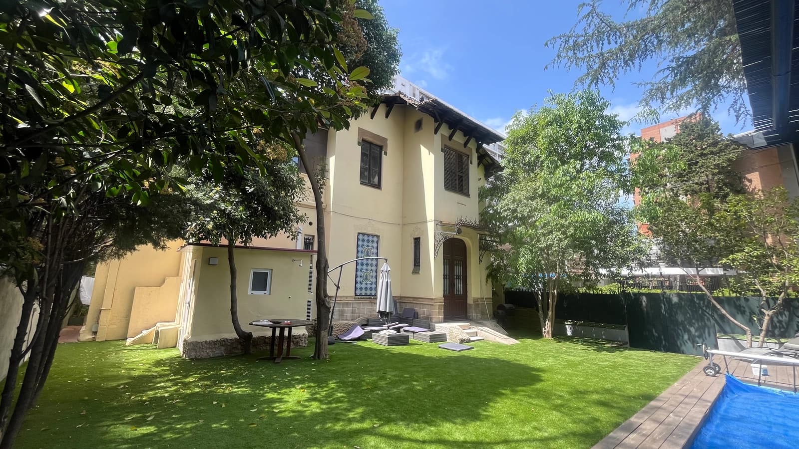 Casa centenaria en Barcelona ciudad