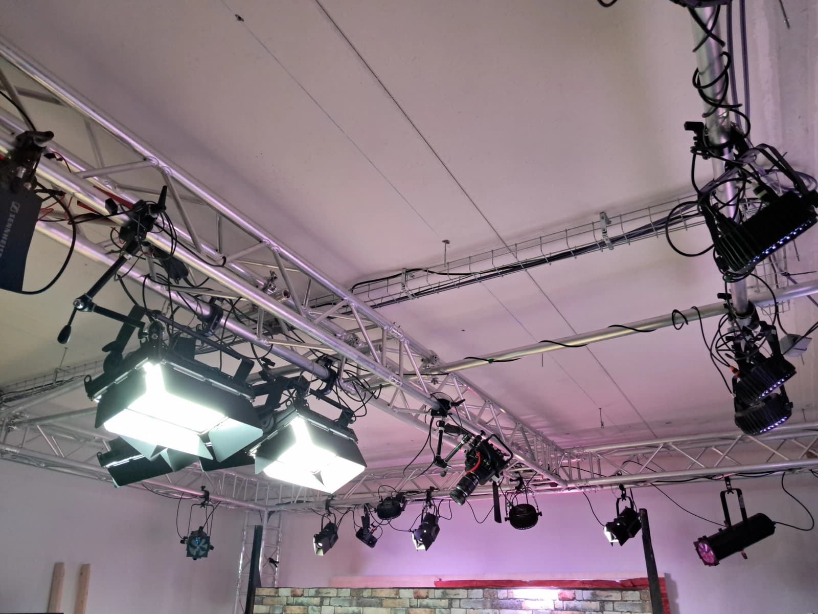 Espace Studio de tournage professionnel de 120m² entièrement équipé - 2