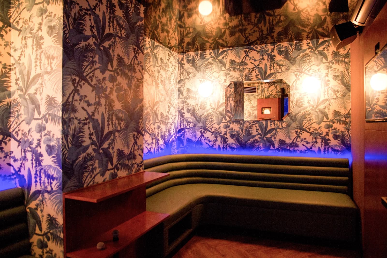 Espace Bar à cocktails et salles privées premium de karaoké - 2