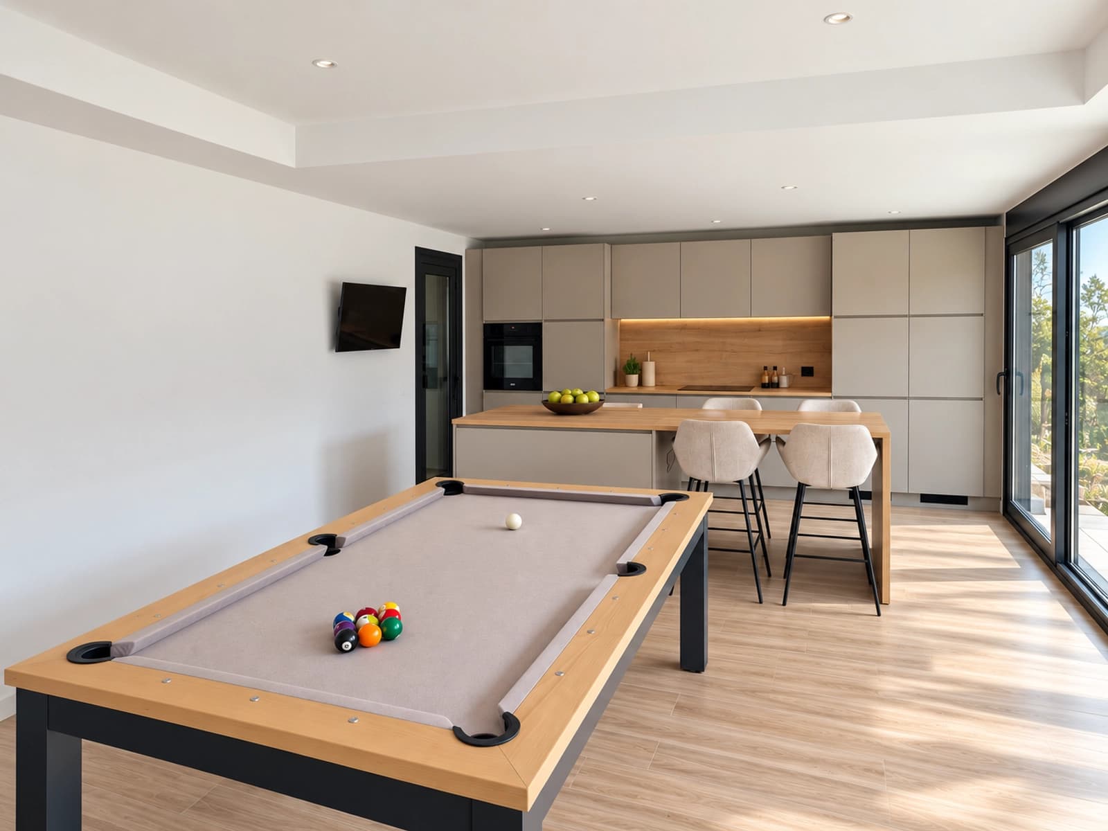 Space Bright contemporary house with large floor-to-ceiling windows and a tree-lined plot - 2