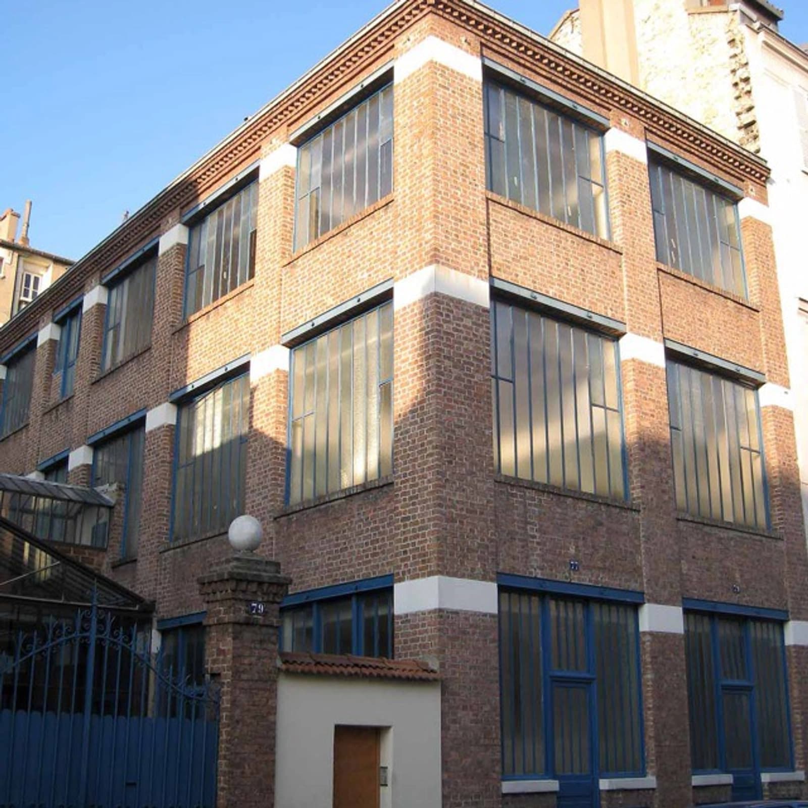 Space Multiple Bright Production Studios On a Site With Industrial Architecture - 4