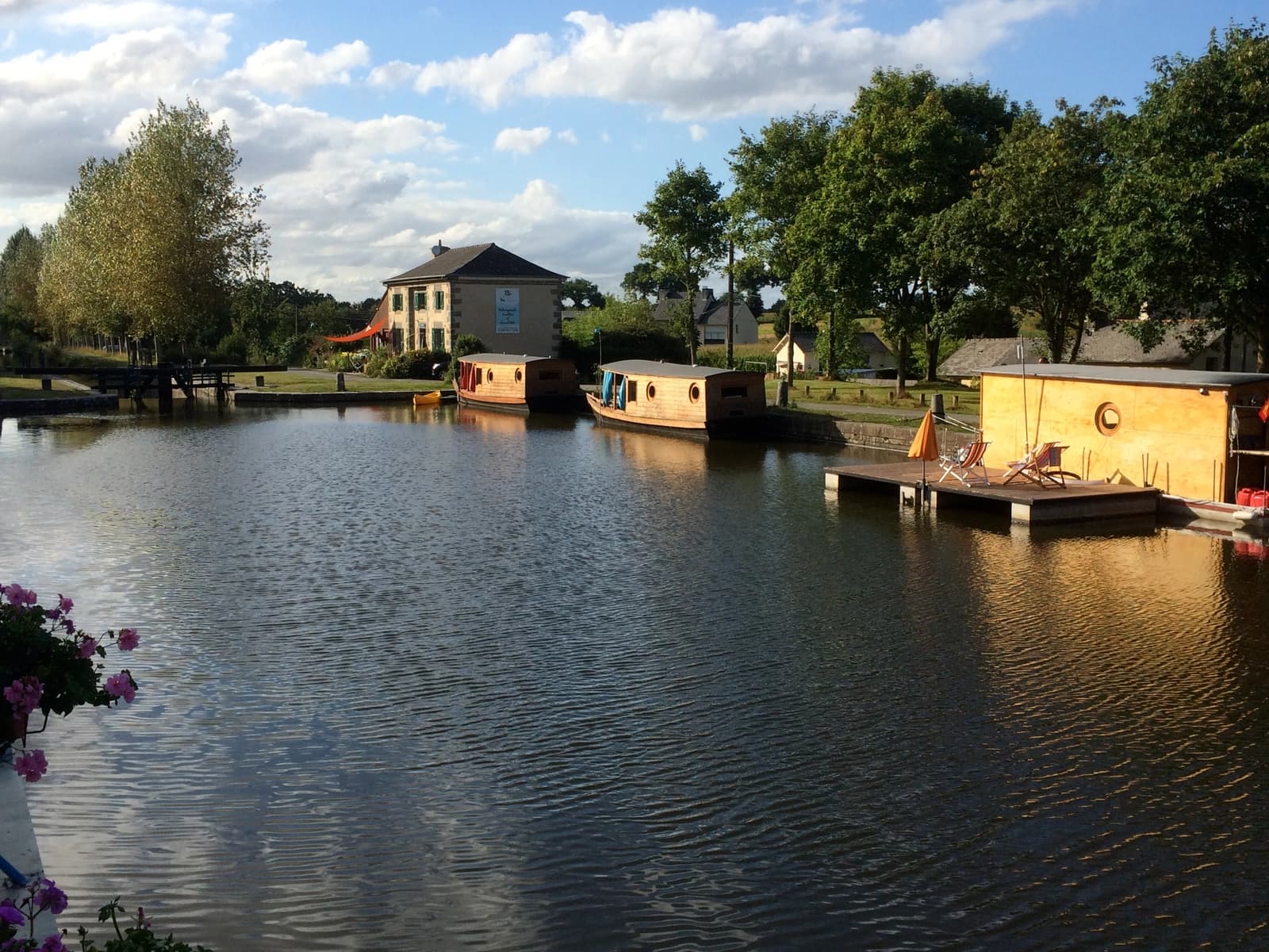 Space Lockkeeper's house on the canal in Brittany - 3