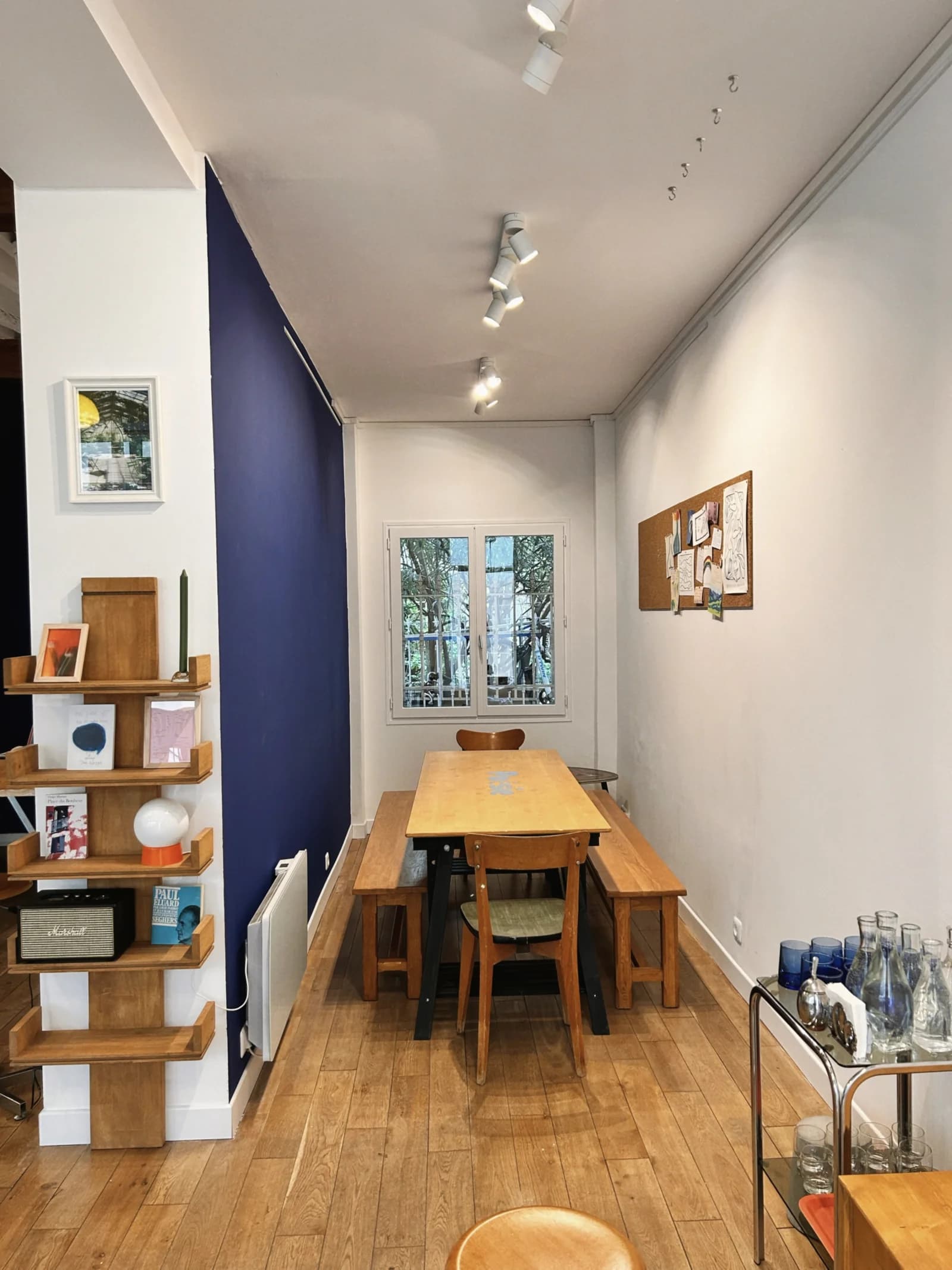 Space Arty & Vintage Coffee Shop in the Center of Paris - 3