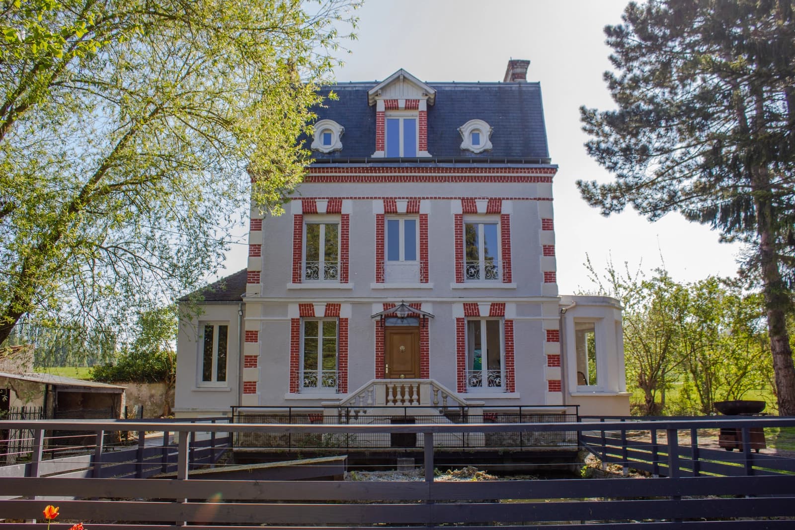 Space 1920s manor house, garden and vineyard view in Champagne - 2