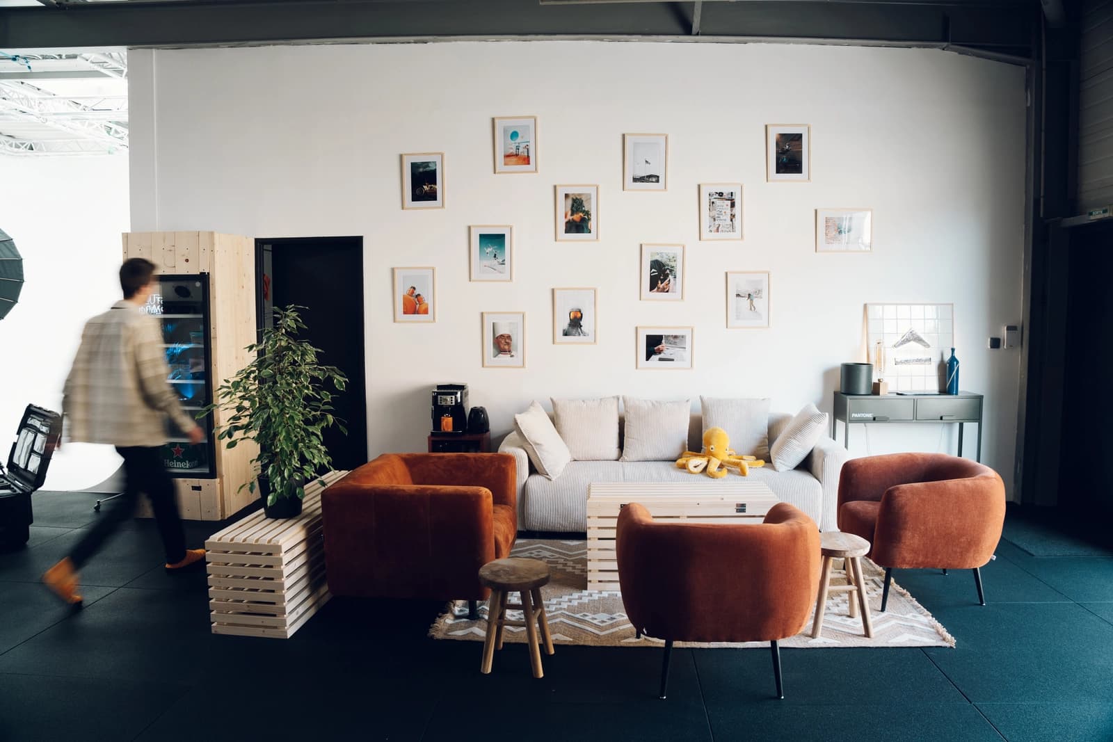 Espace Studio professionnel avec cyclorama blanc et plateau modulable - 2