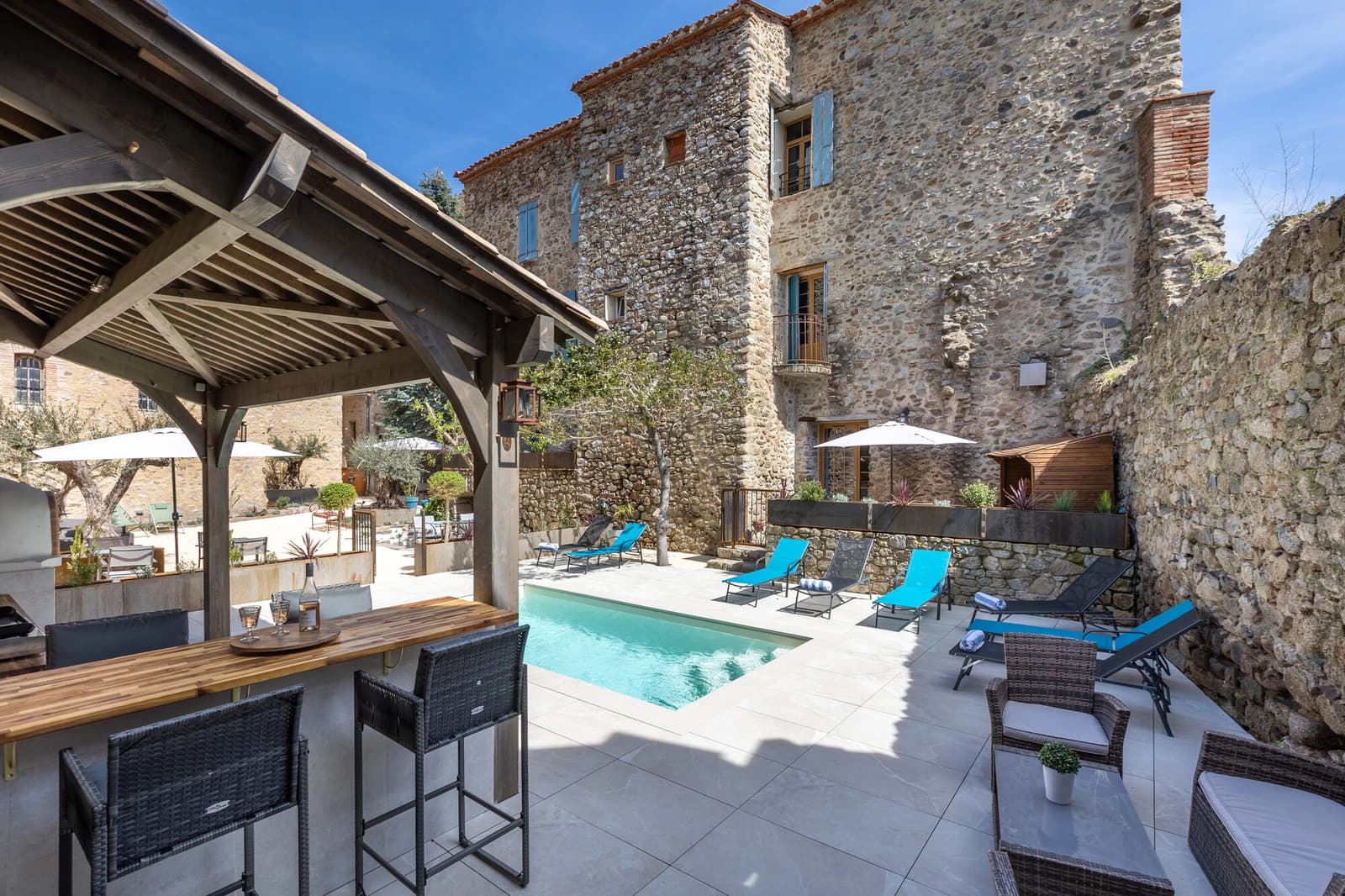 Space 15th-Century Feudal Fortress in a Spa Village in the Pyrénées-Orientales - 3