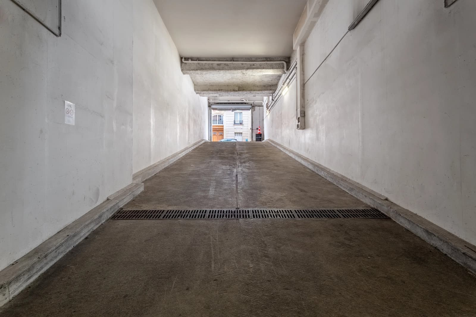 Space XXL Industrial Space of 500 m² for Filming, Photo Shoots, and Production with Ramp Access - 4