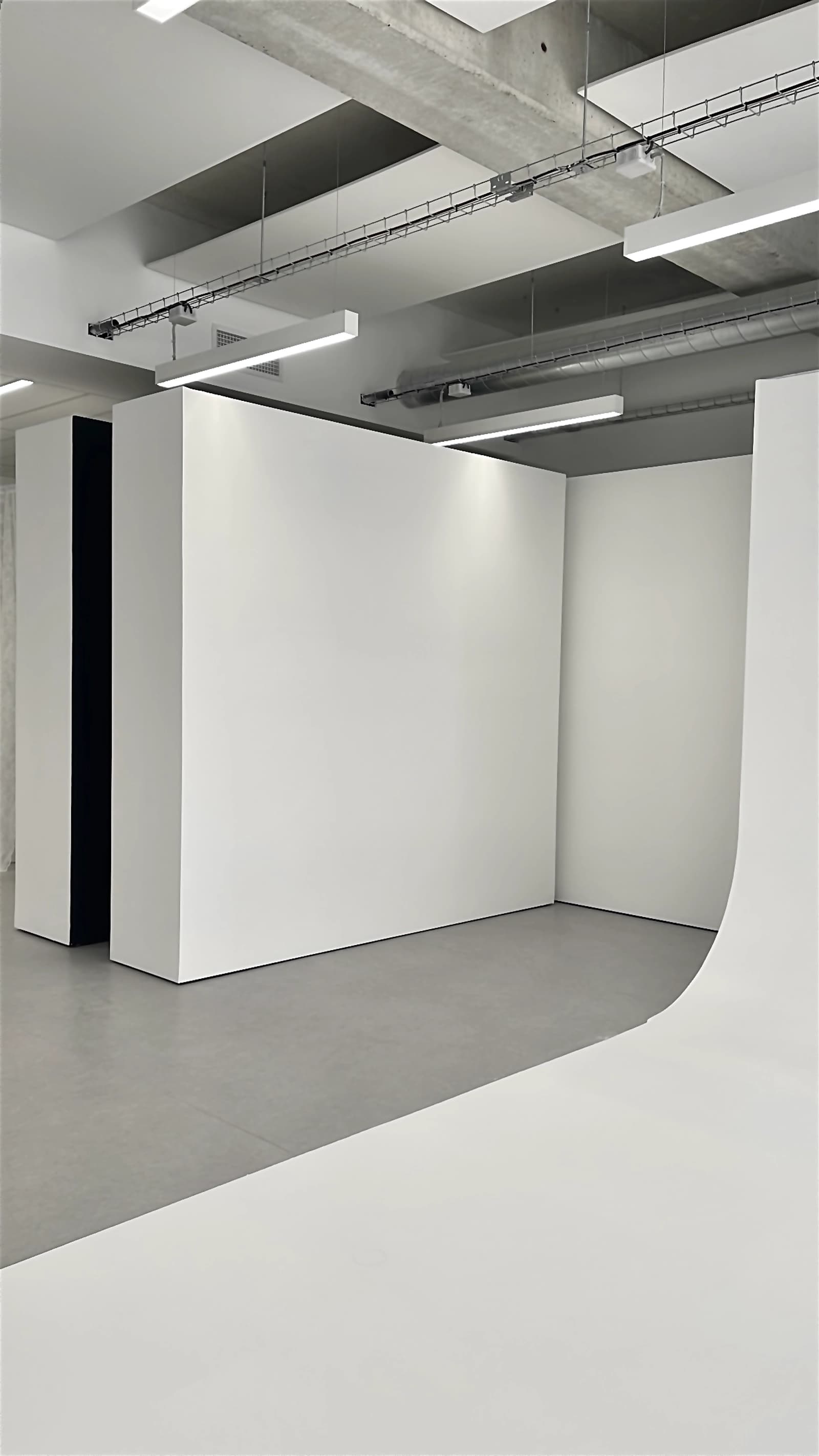Space Cyclorama Photo Studio, View + Rooftop - 2