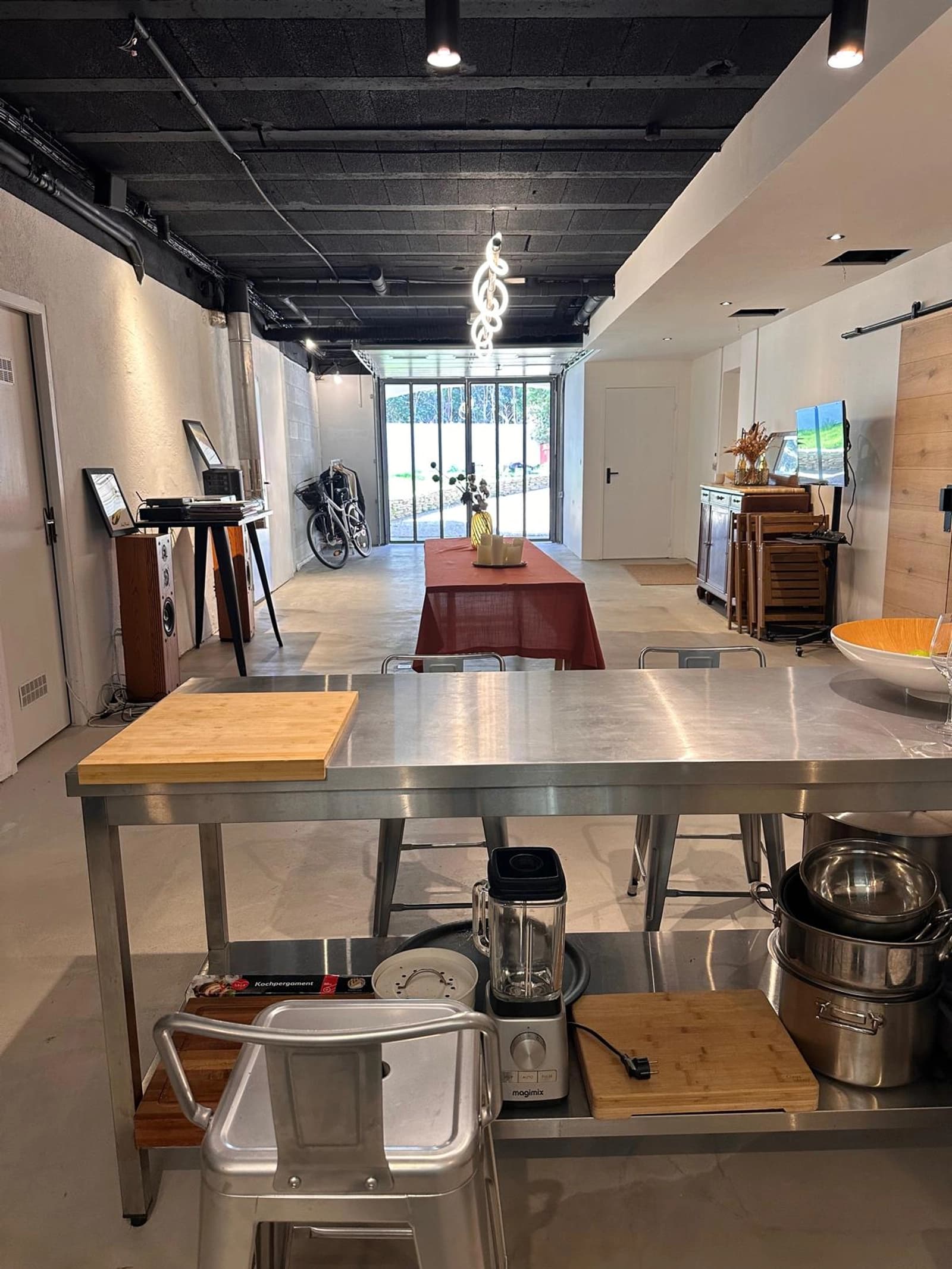 Space Office space, wine cellar, professional kitchen and pool table. - 0