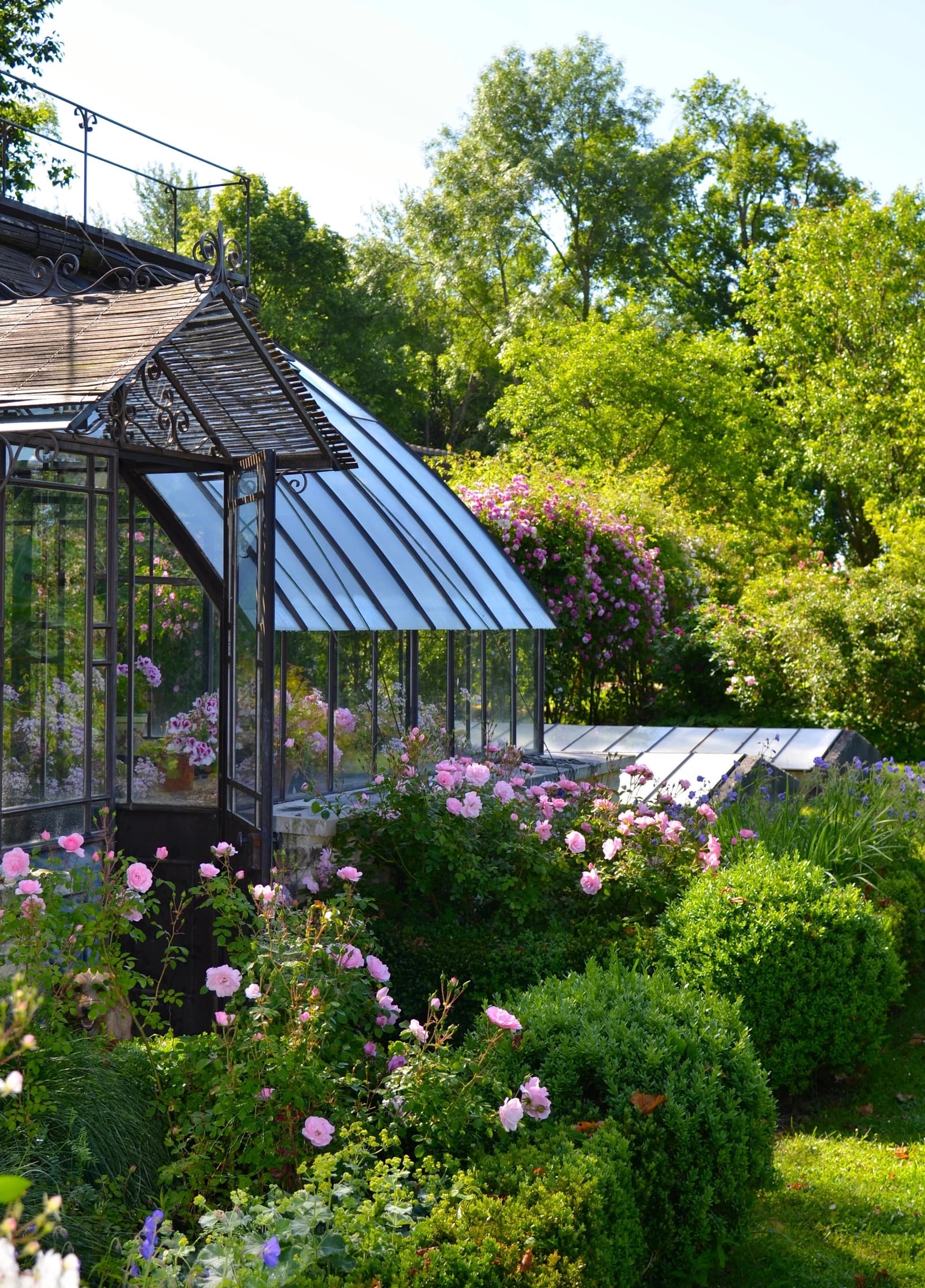 Space An exceptional estate with a wooded park and an orangery - 4