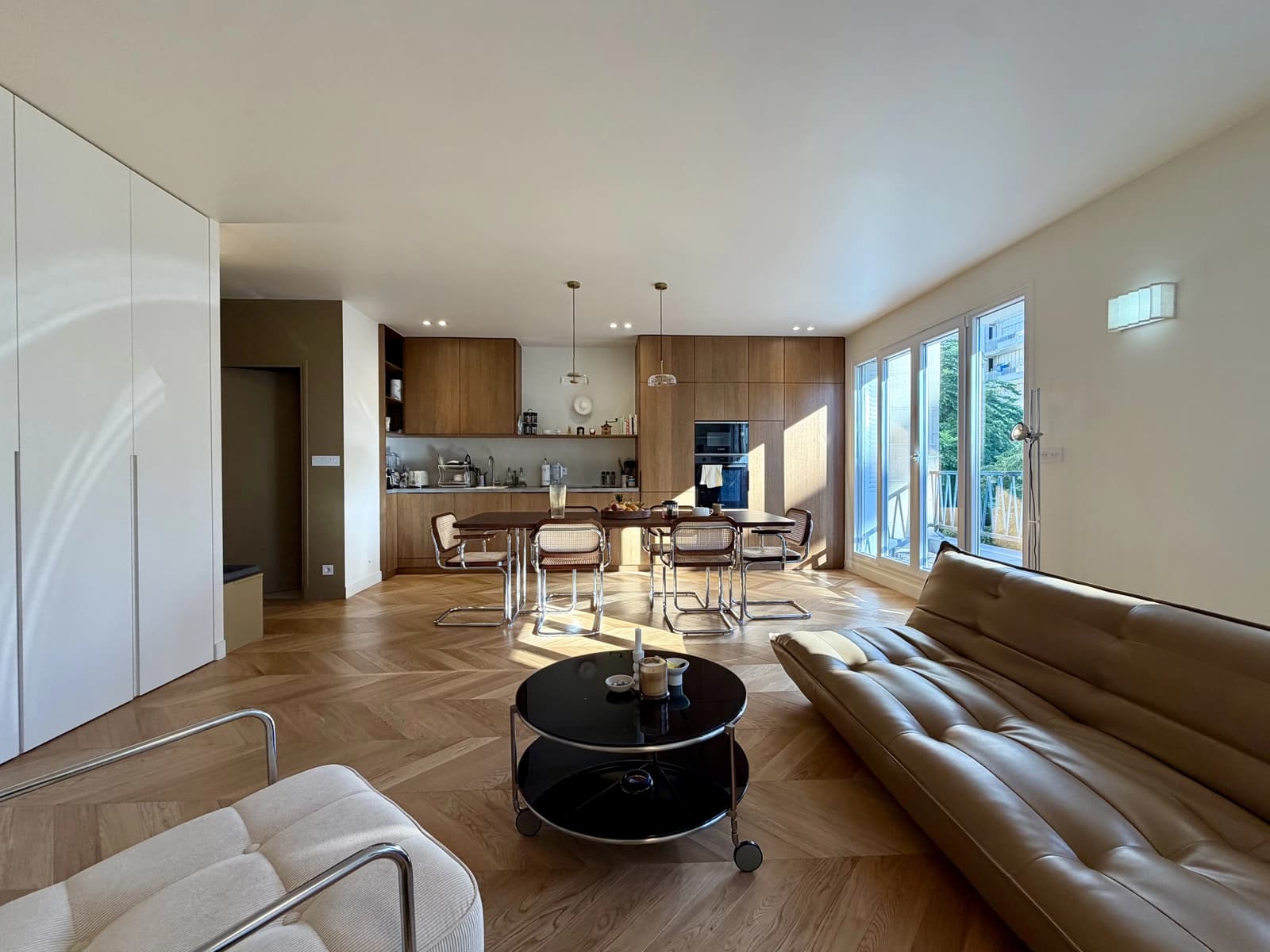 Space Contemporary apartment with mid-century influences - 3