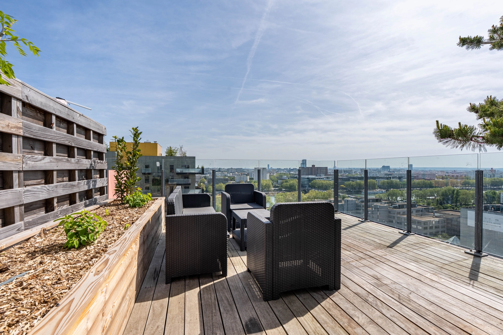 Espace Rooftop 50m² · Vue Tour Eiffel & La Défense · Pergola · Plein ciel SUD-OUEST · 17ème étage · 8 min Paris - 1