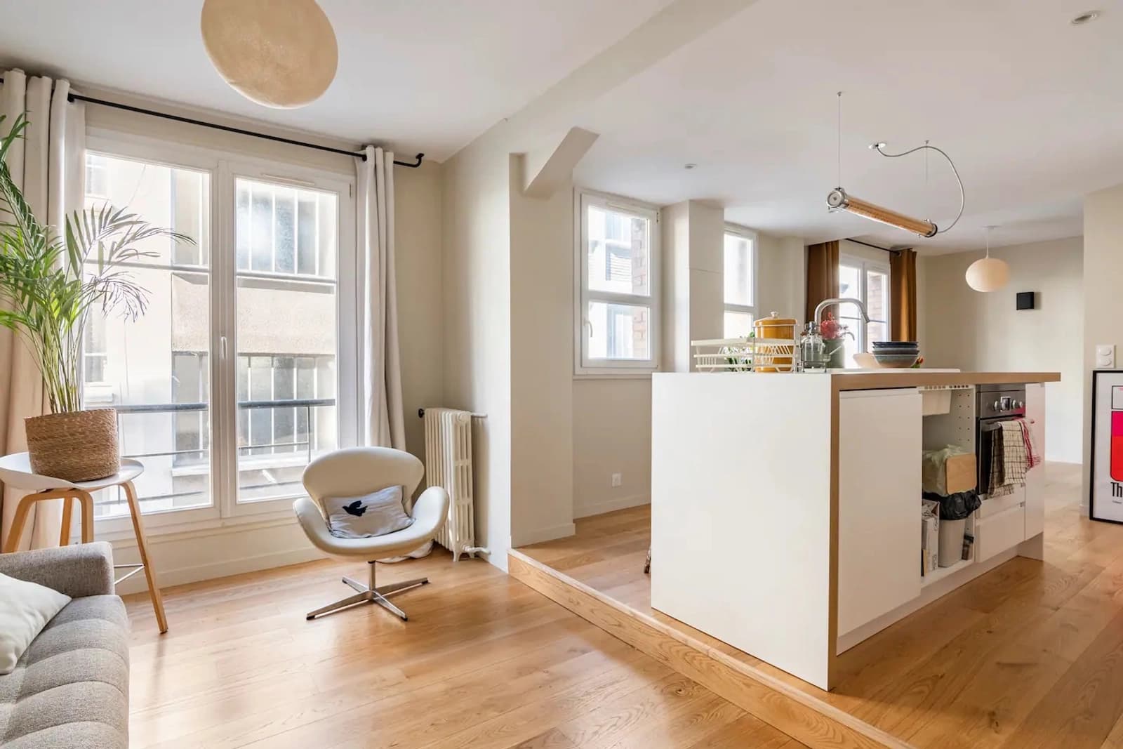 Space Renovated, modern apartment - 1