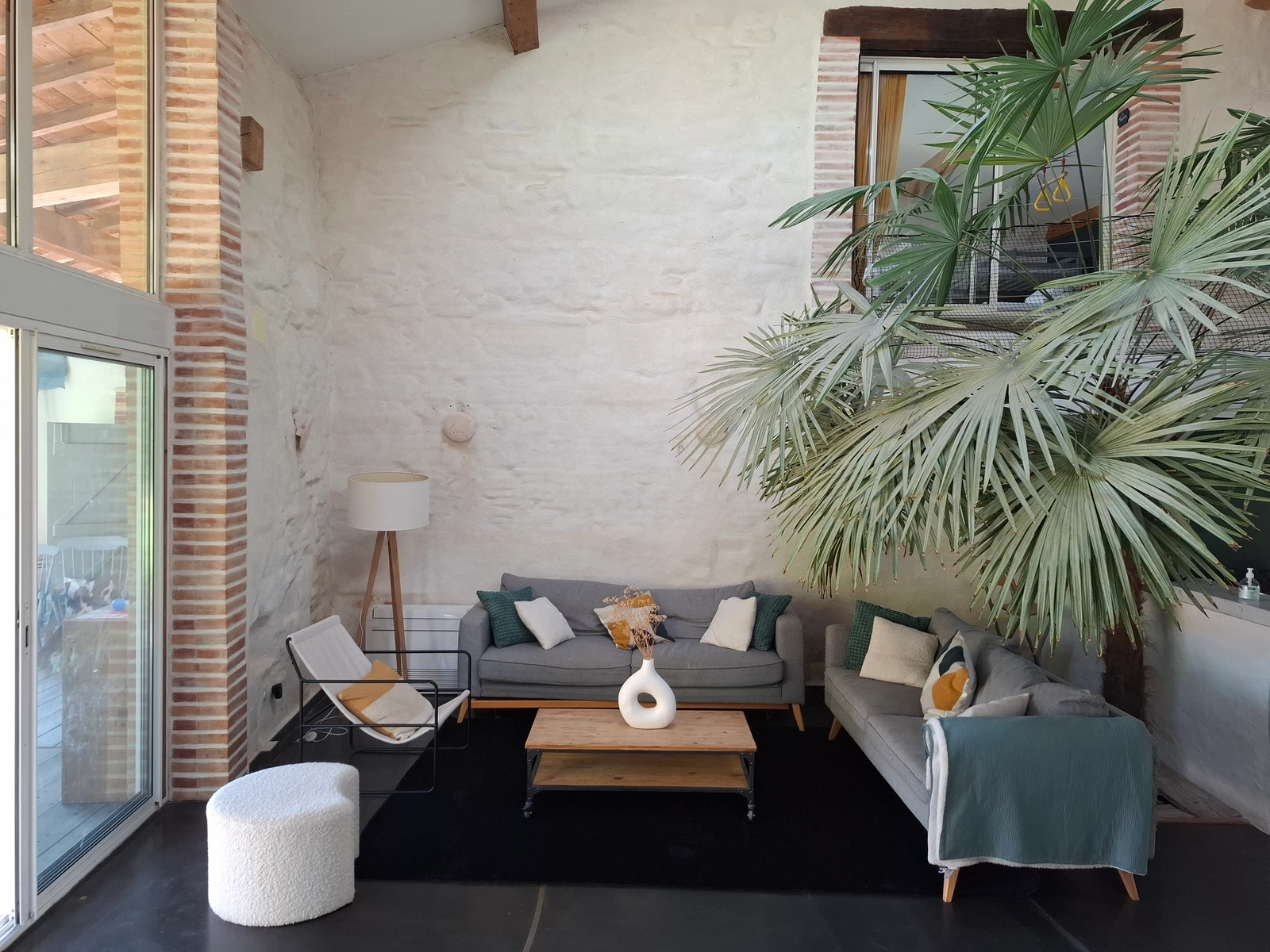 Space Renovated Toulouse farmhouse turned into a lush loft - 3