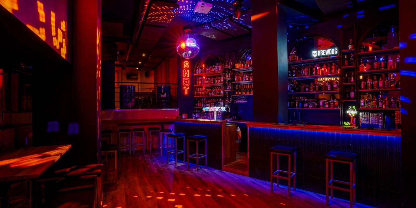 Space Friends' Bar, Parisian Nights - 1