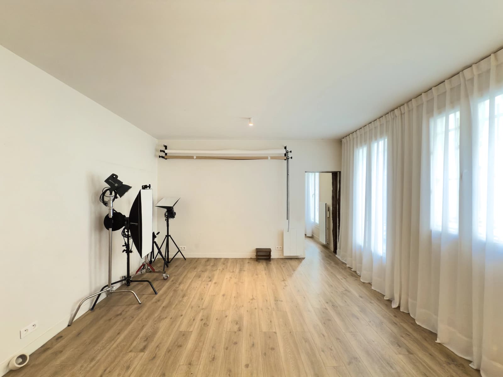 Space A bright, minimalist photo studio - 0