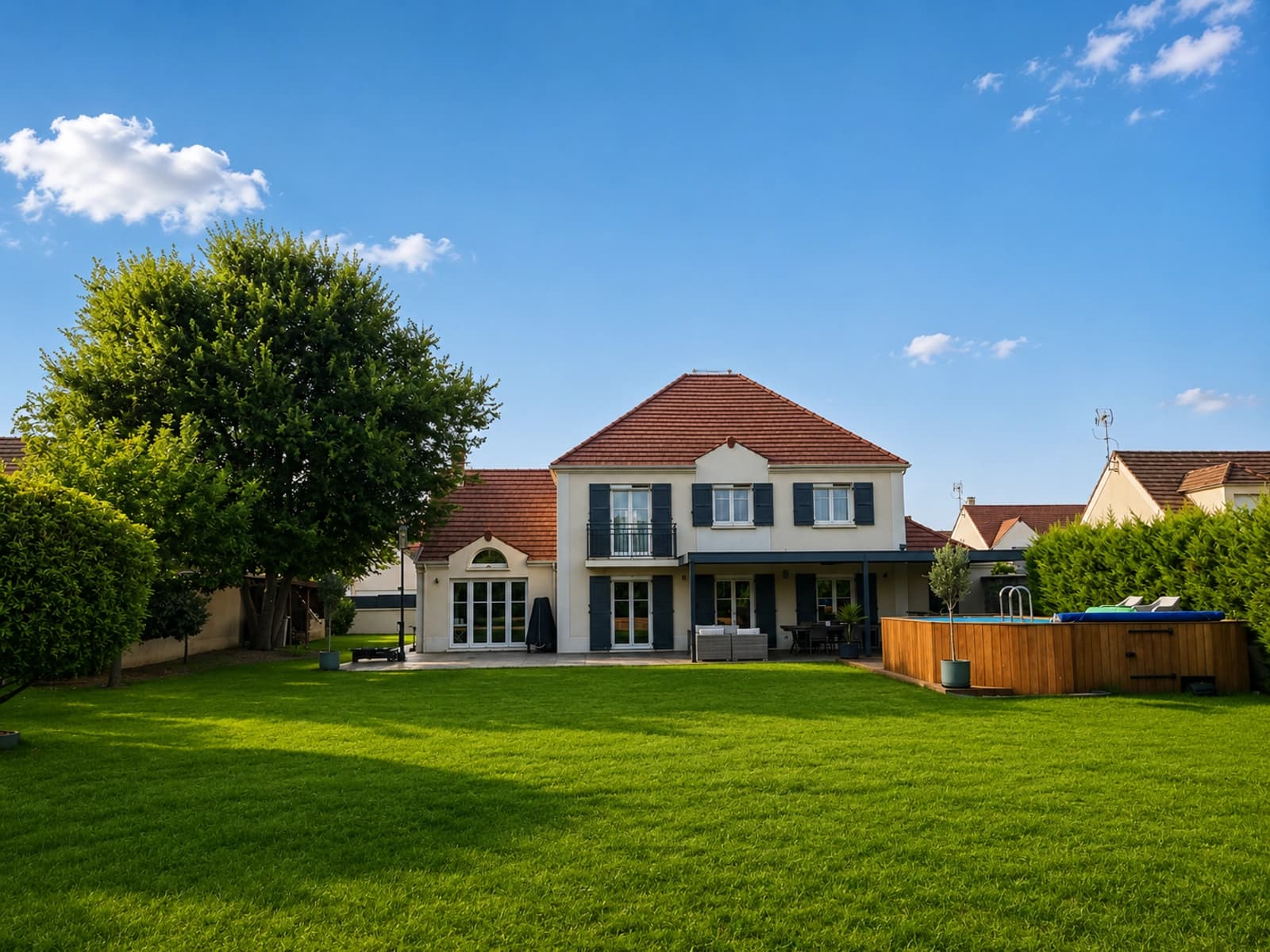 Amplia villa con jardín cerca de París