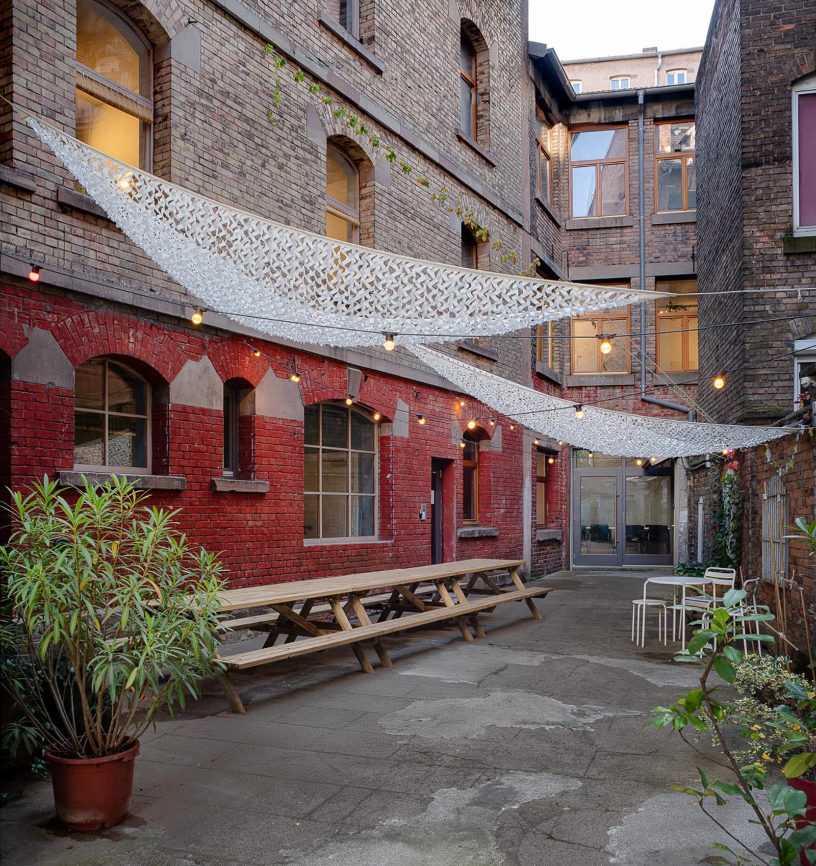 Space Strasbourg – Gare district: landscaped and vegetated courtyard of about 200 m2 - 0