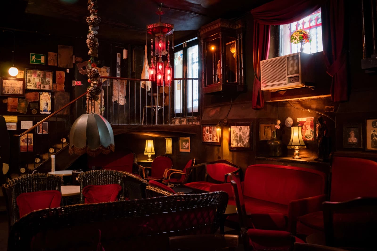 Space Bar Speakeasy Vintage & Romantic - 1