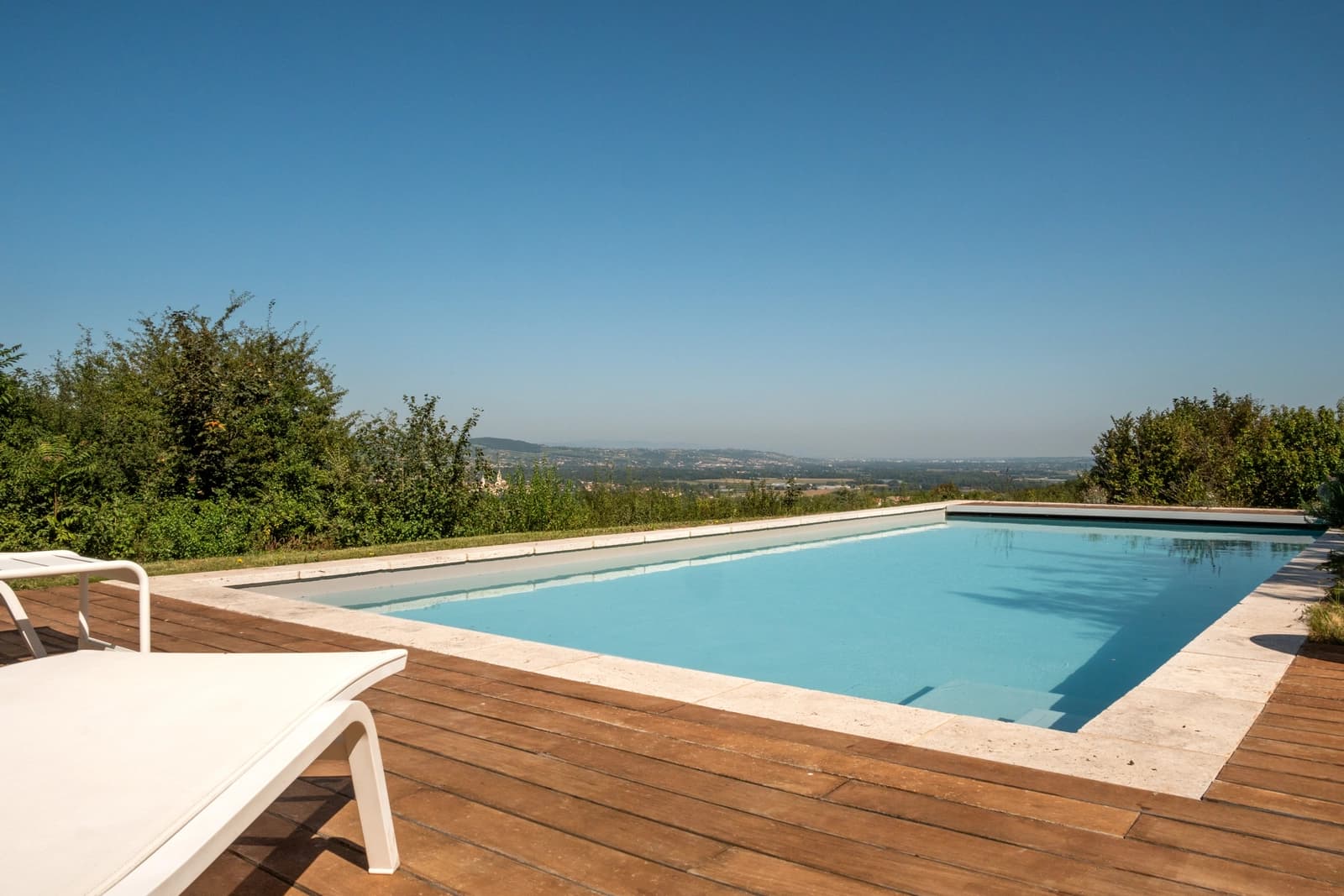 Meeting room in Quiet house with view on 5000m² of land - 1