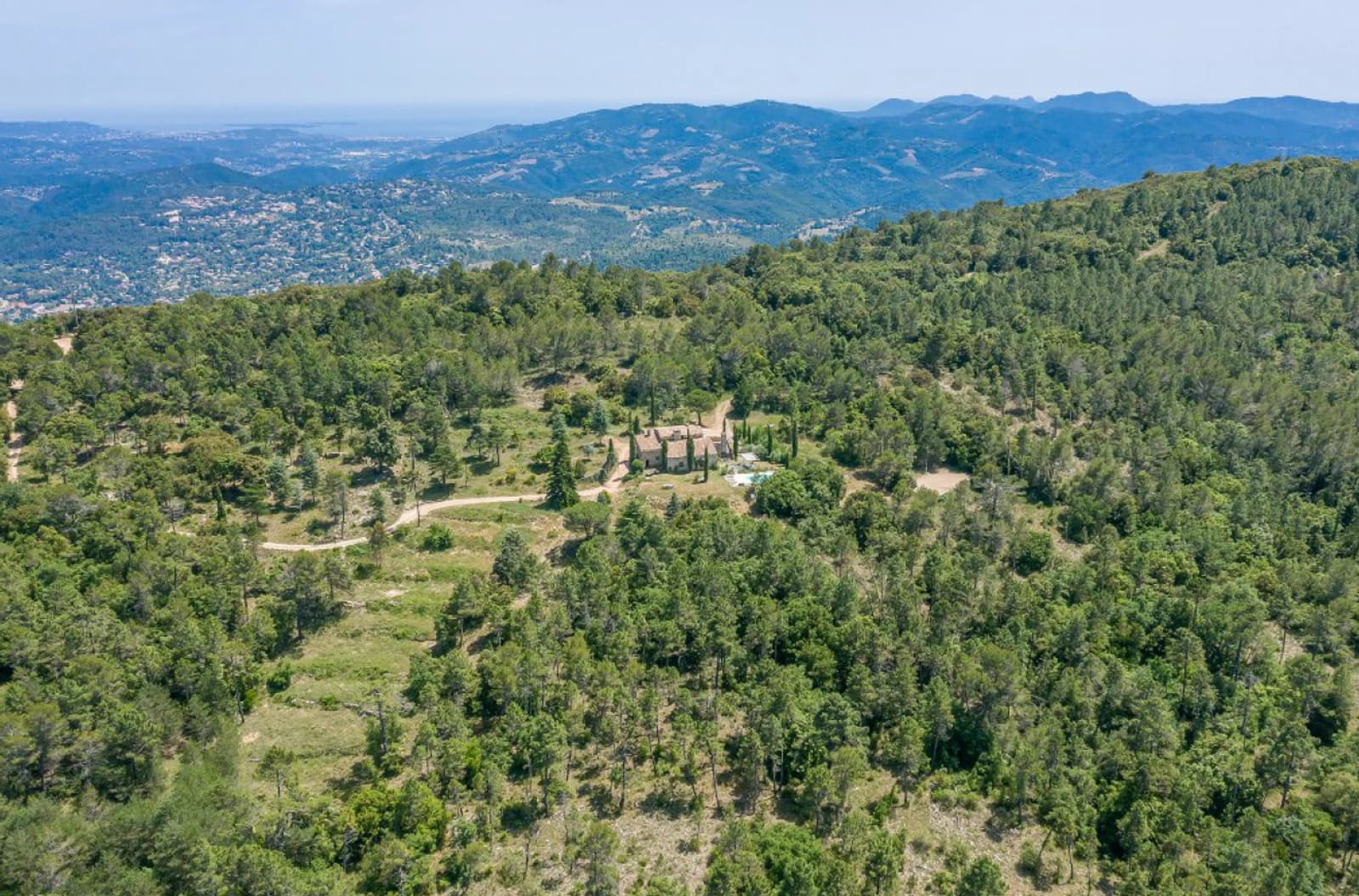 Space Estate in the heart of a 10-hectare nature park in Provence-Alpes-Côte d'Azur - 3