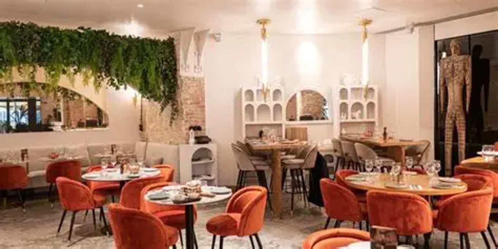 Space Festive restaurant in the heart of Paris - 3