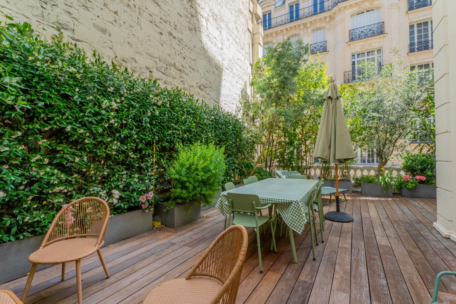 Space The Ternes Private Garden - 1