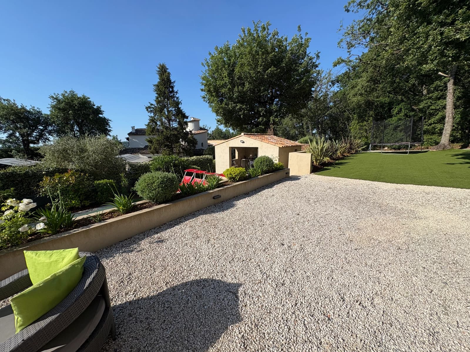 Espace Maison avec piscine avec forêt et jardin verdoyant - 3