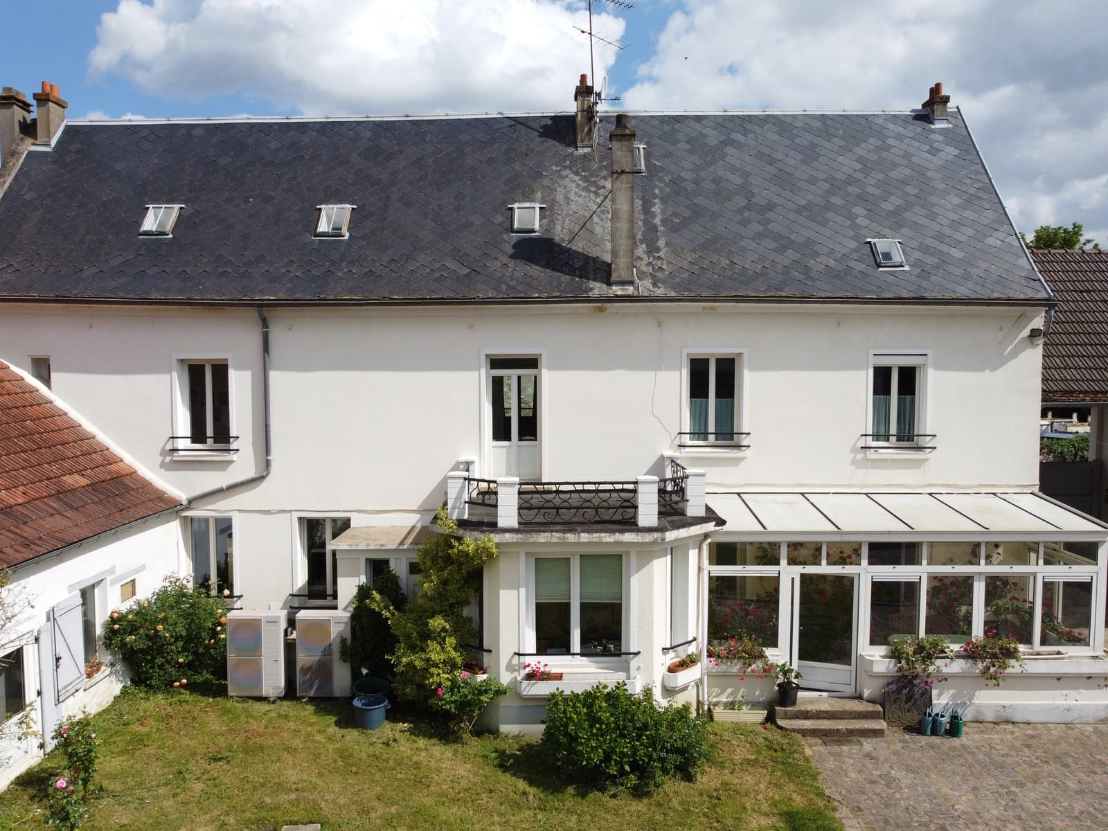 Space Large vintage family home with separate studio - 3