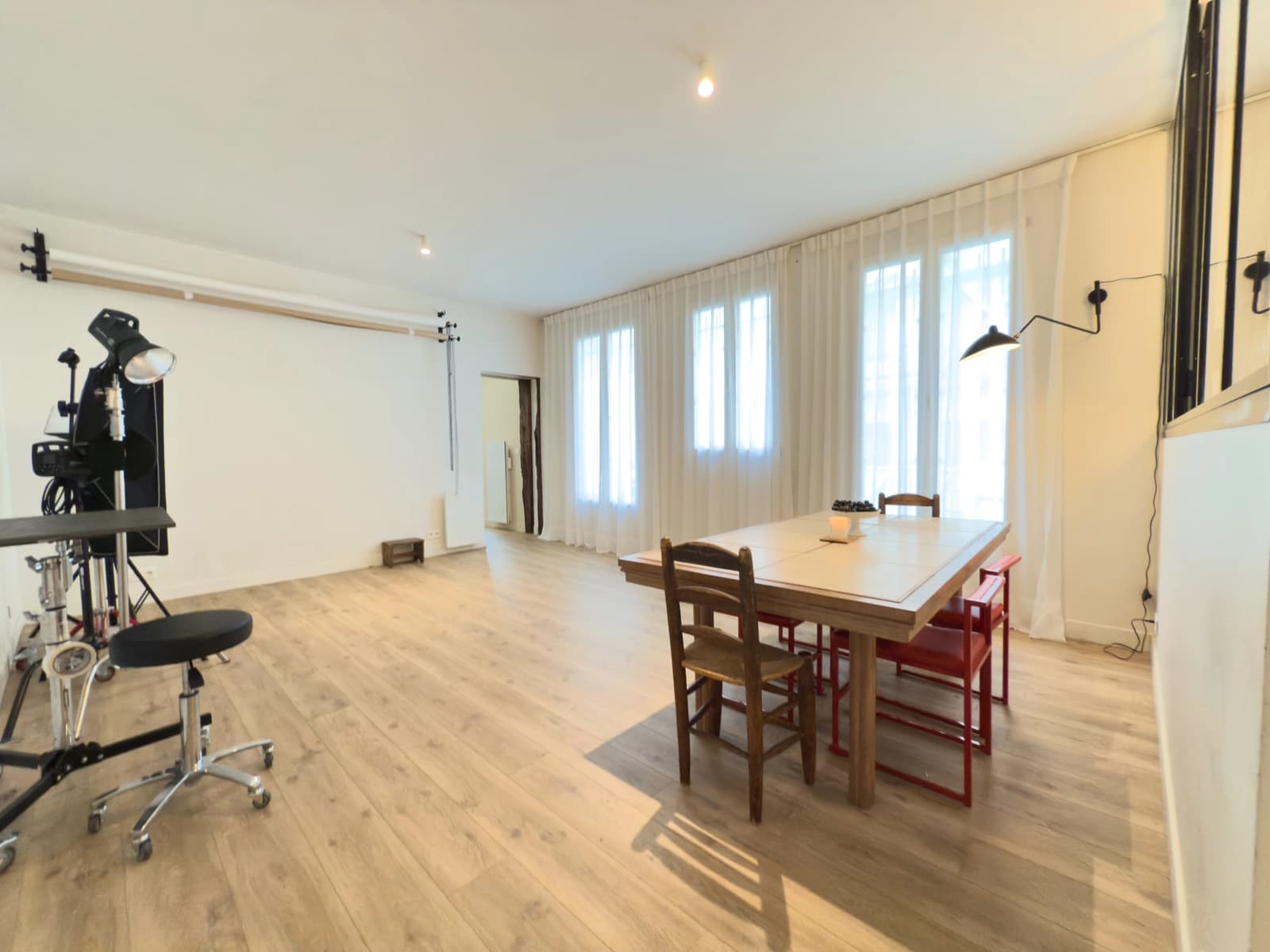 Space A bright, minimalist photo studio - 2