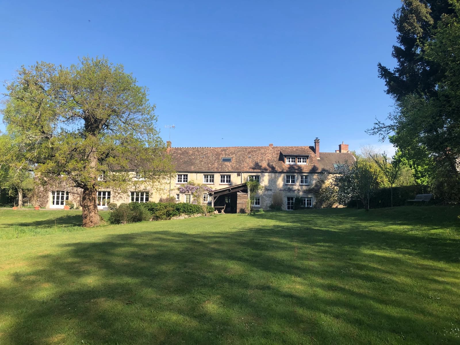 Meeting room in Fully equipped cottage in the heart of the forest - 0
