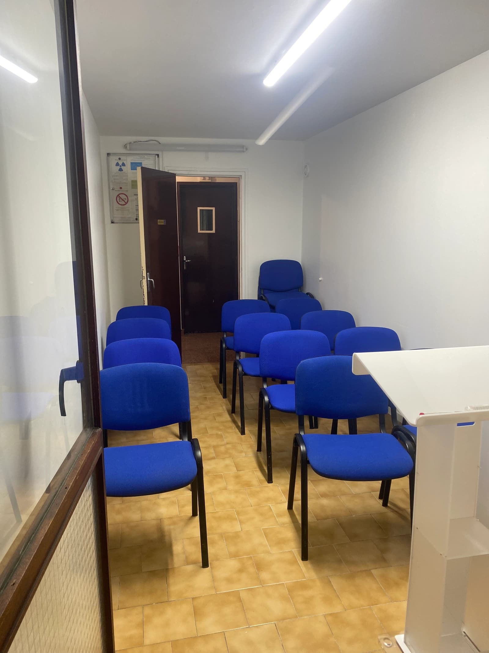 Space Modern and Bright Classrooms - 2