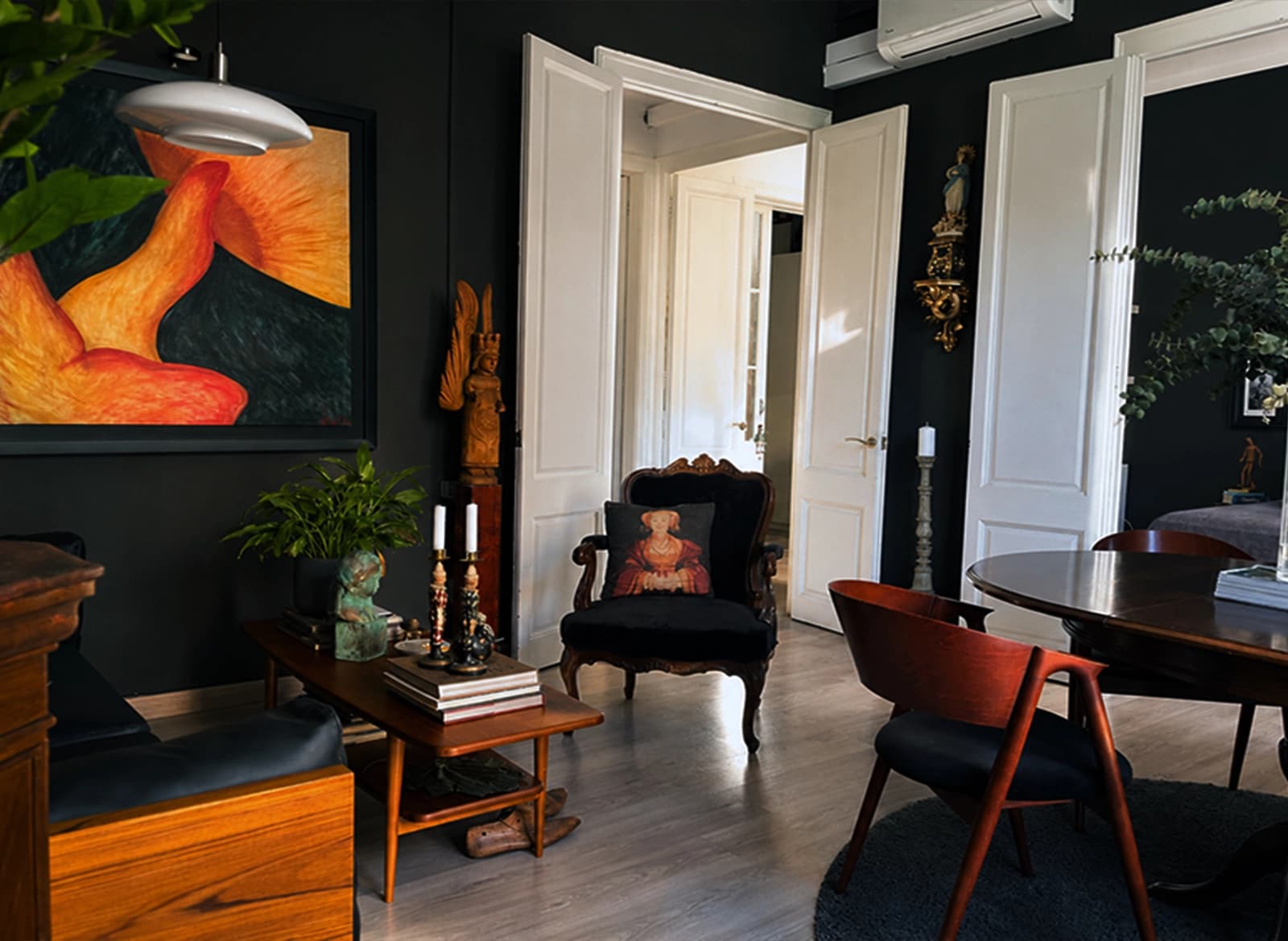 Space Characterful apartment with natural light and versatile spaces for productions in Barcelona - 1