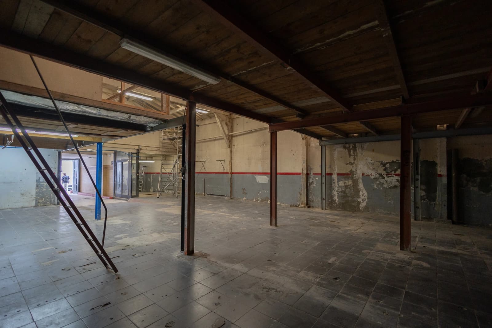 Space Industrial warehouse over 250m2 - 2