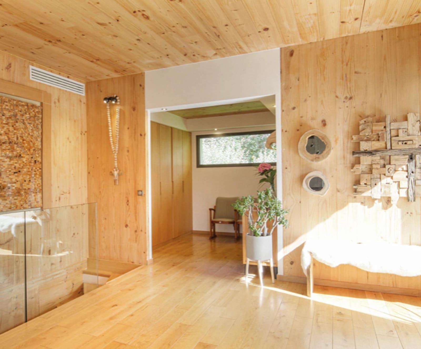 Space Wooden architect's house open to the outside - 3