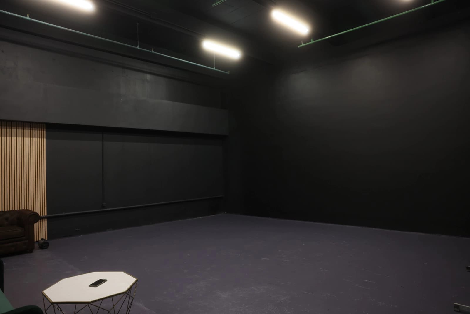 Space Hangar black bottom 180m2 - 2