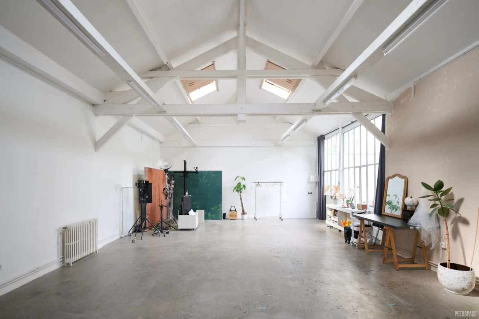 Space Studio near Paris, in Ivry-sur-Seine - 2