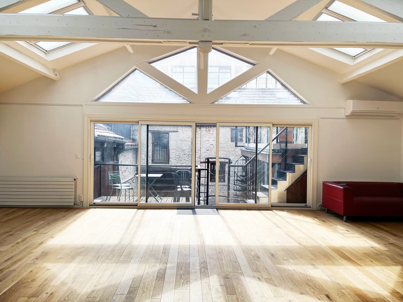 Espace Studio Photo et Video de 200m2 sur deux étages avec terrasse à 50 m du métro - 2