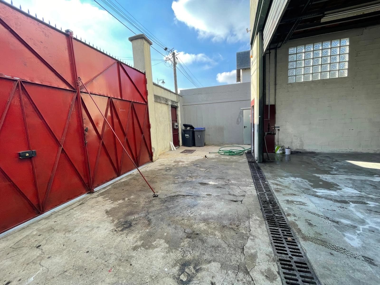 Space Maisons Alfort: Exceptional Set Design, Industrial Workshop and Office - 3