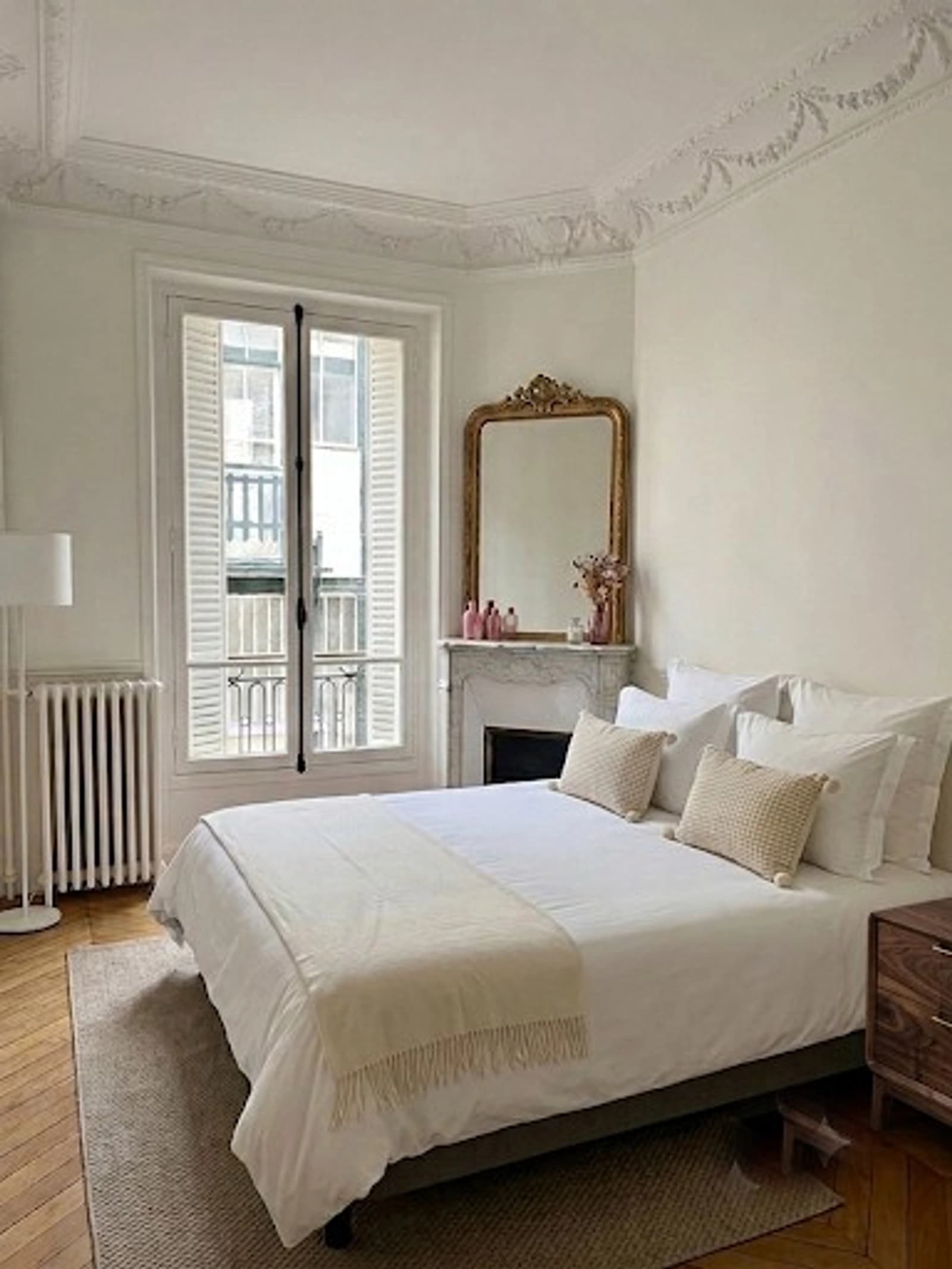 Space Haussmannian 165 m², 5 Bedrooms, Very Bright, 3.4 m Ceilings, Central Paris, Parquet, Mouldings, Chimneys - 2