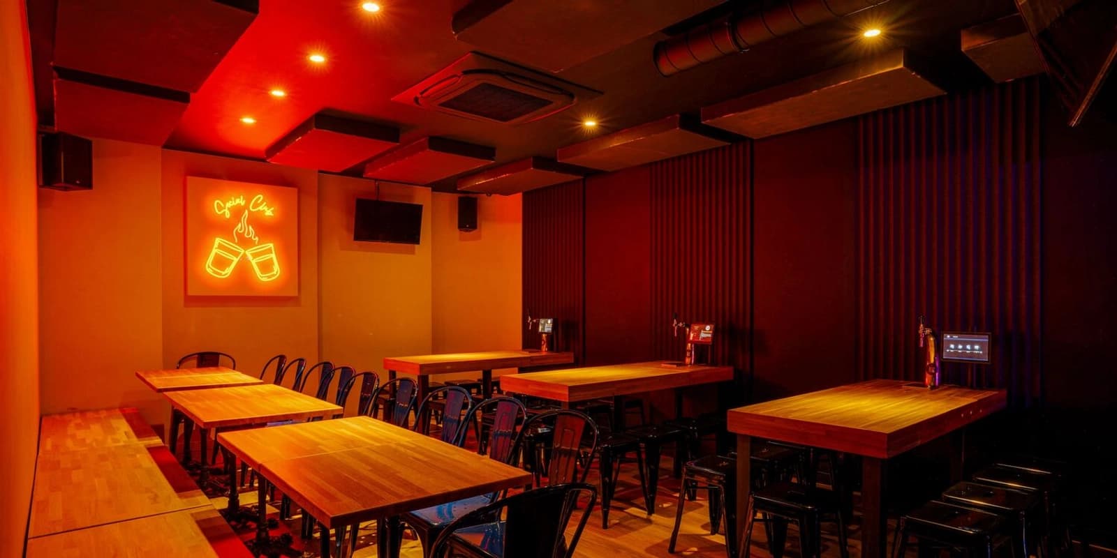 Space Friends' Bar, Parisian Nights - 4
