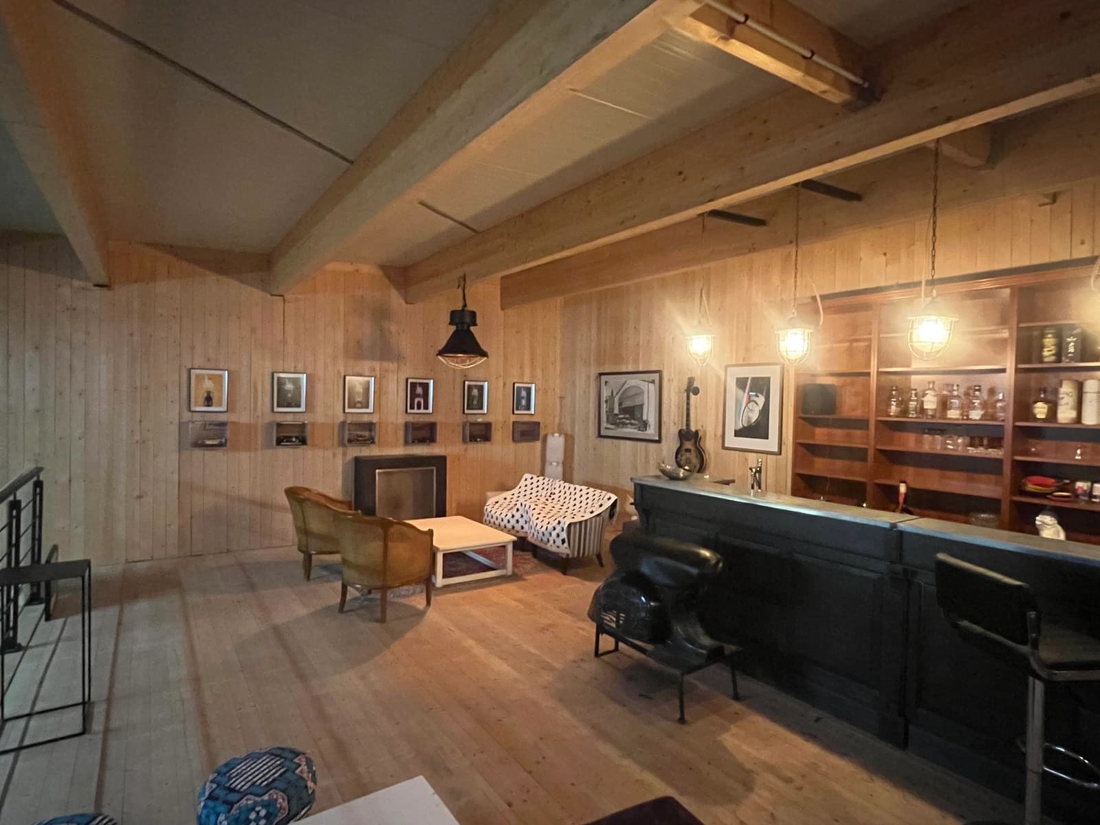 Space Garage workshop for classic cars with bar and convivial area - 2