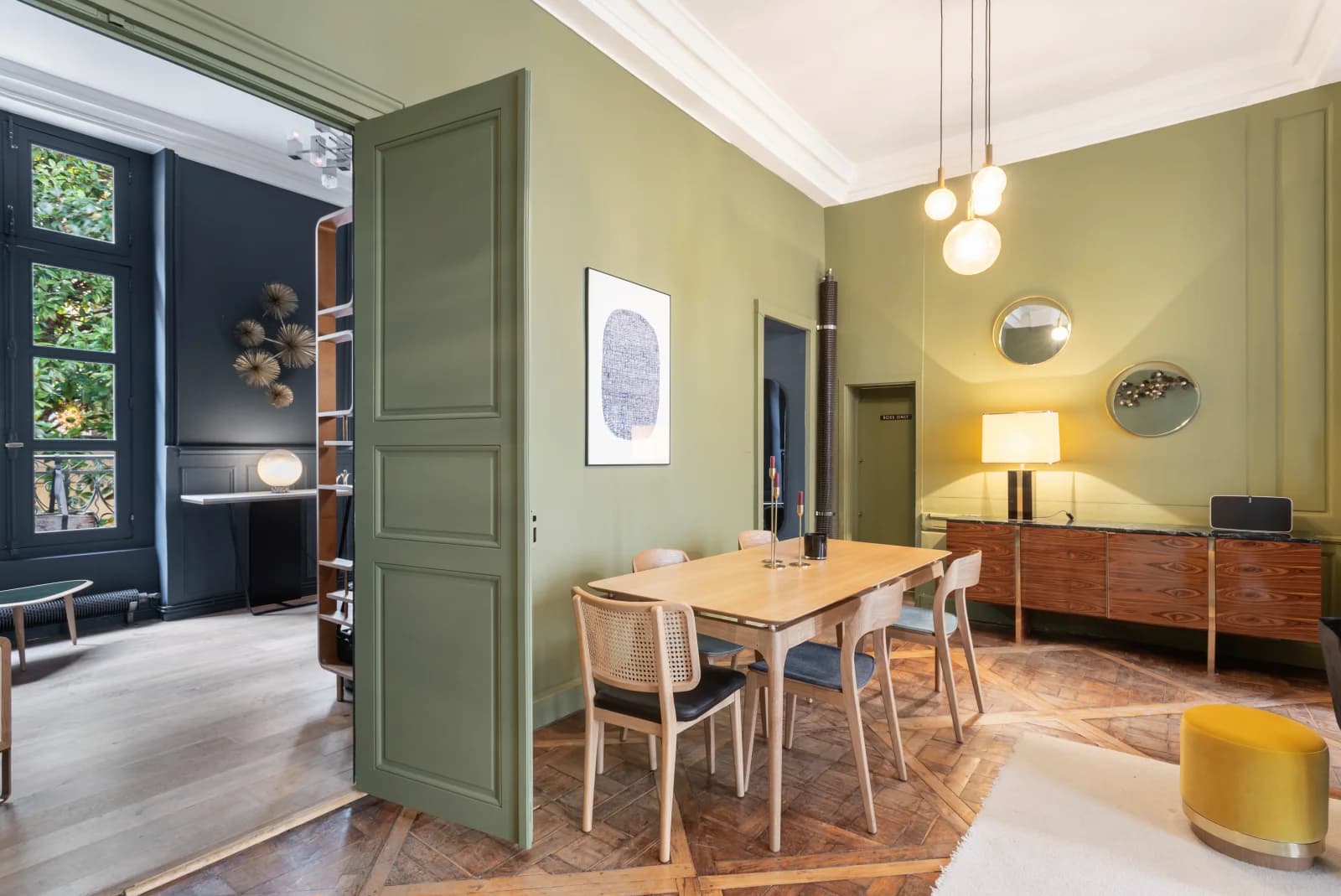 Salle de réunion dans Showroom boudoir à l'élégance sophistiquée et unique - 1