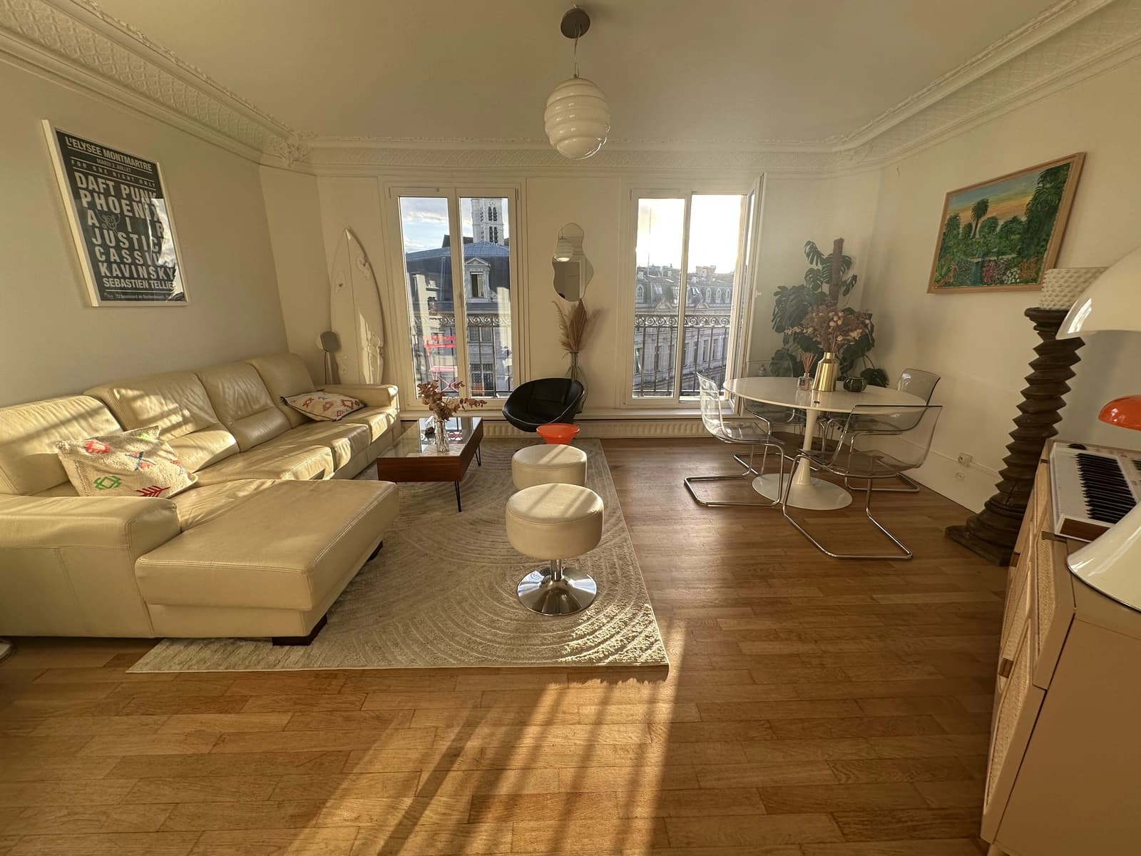 Space Superb designer living room with large balcony and view in an apartment in the heart of the Marais district with balcony and view of the Tour Saint-Jacques and Île Saint-Louis - 0