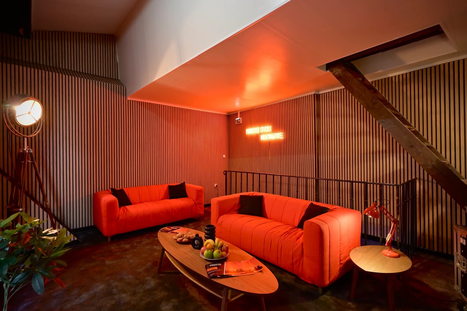 Space Green screen studio in Montmartre - 25 m² video set with integrated control room - 2