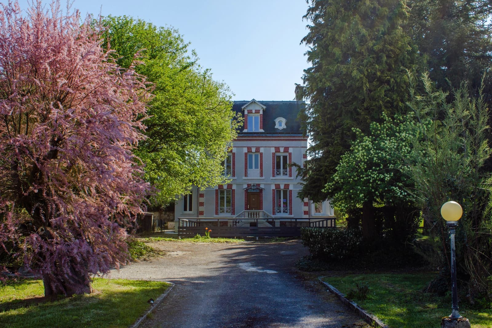 Space 1920s manor house, garden and vineyard view in Champagne - 3
