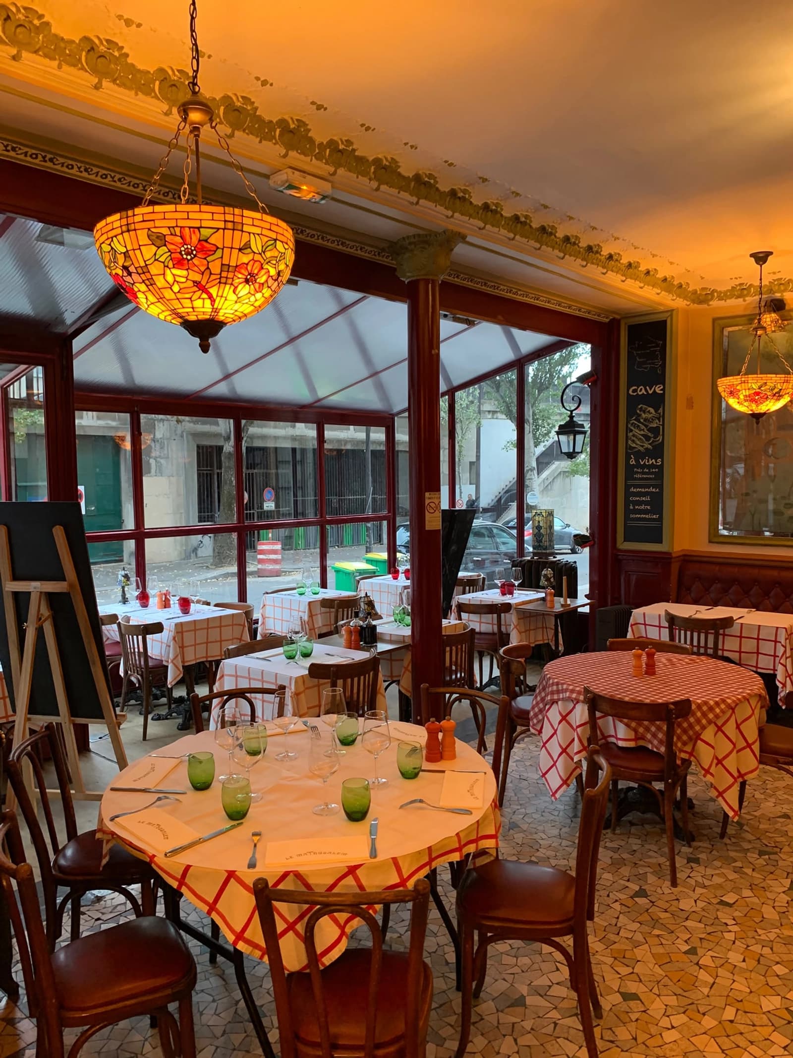 Space Typically Parisian Brasserie - 0